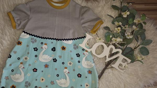 Ballonkleid Gr. 110/116 "Schwan"