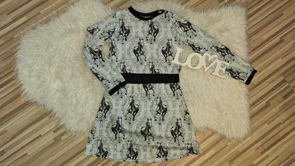 Langarmkleid Gr. 122/128 "Pferde"