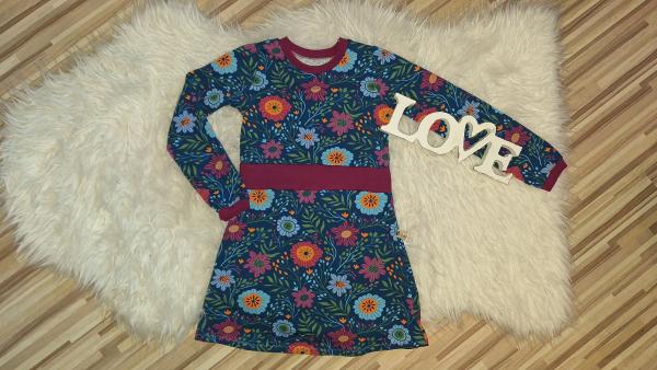 Langarmkleid Gr. 110/116 "Blumen"