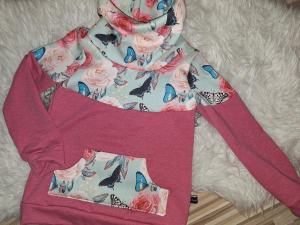 Loopkragenhoodie Gr. 122/128 "Schmetterlinge"